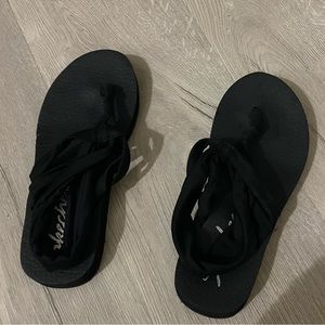 Skechers yoga foam sandals